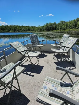 Sleeps 8. 3 Bedroom 2 Bath Better Than Any Motel.