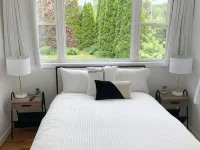 Lux Bungalow on Gorgeous Lake. Relax. Explore nearby towns. Ski. Kayak. Hike. Hotels in Kent