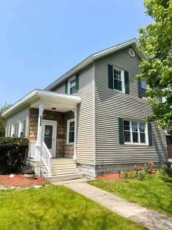 Modern Home Walking Distance to Boat Launch!