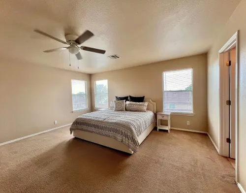 Spacious Ponderosa-Minutes from Gruene & Shopping!