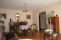 Superb apartment, downtown, private parking, quiet with elevator