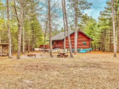 Spacious 3 Story Cabin. Access to UTV/ATV Trails & Near Lake Arbutus โรงแรมในJackson County
