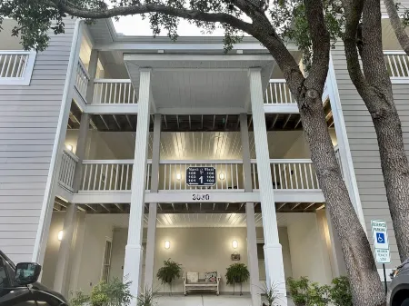 2BR/2BA w/ Rainfall Showers, Screened Porch, 1st Floor, Pool, Gated Community