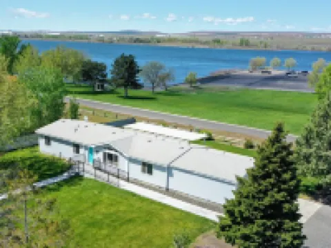 Quick walk to Columbia River access Hoteles en Umatilla