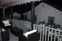 Spacious 4 bedroom home in the heart of camas! Hotels in Camas