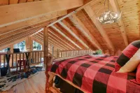 LodgeLife Springbrook - Unwind in Nature Lux Log Cabin in the Heart of Adventure