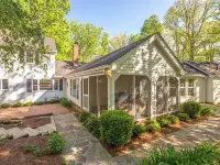 11 Bdrm ~🏠🏡1 Story- 35ppl! 2 HOUSES RETREATS, FIRETABLE🔥Lkt Mtn 6acre Hotels near Rock City Gardens