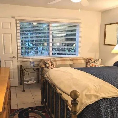 Sparkling Clean, Private & Quiet! Amazing Ocean Views [6]