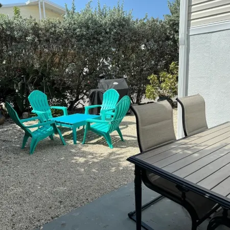 Wonderful Chalet, with Terrace & Private Patio – 20 miles from Key West.