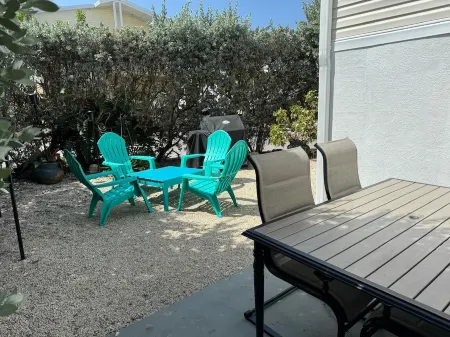 Wonderful Chalet, with Terrace & Private Patio – 20 miles from Key West.