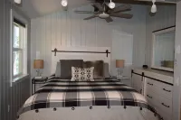 Tides Cottage on Quiet Tidal Inlet with Kayaks and Fire Pit
