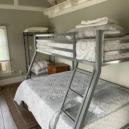 Coastal Daze Cottage on Famous Chincoteague Island! Come see the wild ponies!