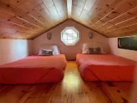 Indian Lake Treehouse Waterfront Cottage Hotels in Stokes Township