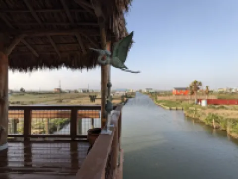 House on the bay. Fishing, crabbing, boating, kayaking close to Galveston.