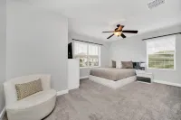 Private Oasis Close to Disney - Golf, pool, water park on site!