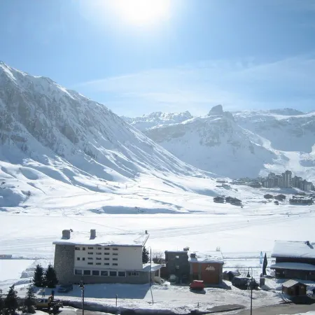 Central 6 Person 47m2 Apartment. Amazing South Facing Balcony. 150m To Ski Lifts