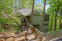 Little Bear: 4br/ 4ba, mountain & valley view. Pet friendly!