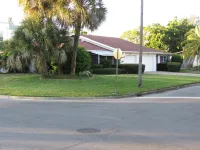 Walk to Beach & Historic Downtown Venice - Rennovated 2 Bed, 2.5 Ba, off-st pkg