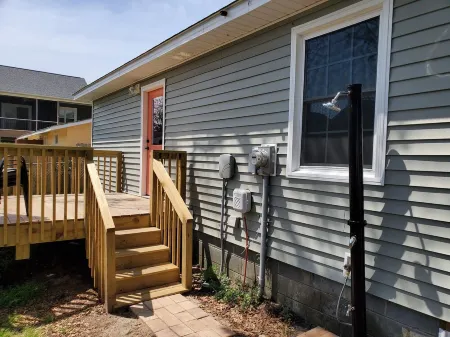 Old North State of Mind: Cozy Cottage, Dog Friendly Home with Fenced Yard