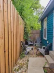 Cozy apartment in charming Denton walkable to TWU