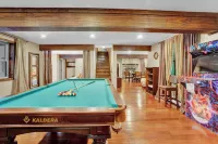 2 Min Walk to Lake w/HotTub, Private Sauna, AC, Pets OK! Near Hikes & Waterparks Hotel a Clifton Township