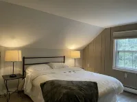 *Classic VT Getaway* Newly renovated- Close to golf/hiking/lake/restaurants/bars