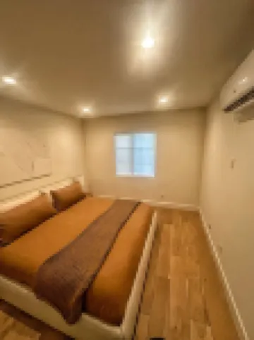 Luxury 1BR Malibu Bungalow on PCH steps from Beach w/ FREE private parking!