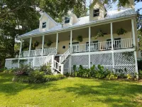 Lay Lake - On main Channel in private area. With Hot Tub and Kayaks