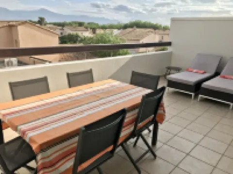 QUIET, HIGH STANDING, LARGE TERRACE AND SWIMMING POOL NEAR THE BEACH