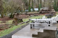Large Family Friendly House on the Santiam River w/ Hobbit Door!