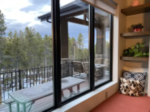 Luxury Home, Lake & Mountains View Around