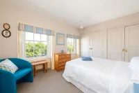 Stunning and spacious Georgian town house in historic town centre with parking! Hotels near St Neots Evangelical Church