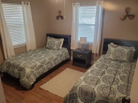 Summer Adventures on the Lake! Bring your boat Отели рядом с достопримечательностью «Elizabeth Circle»