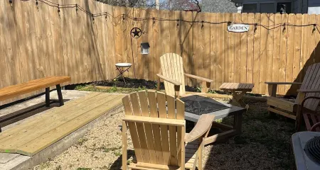 Wren’s Hideaway Sleeps 8 Historic downtown neighborhood Charming & Relaxing