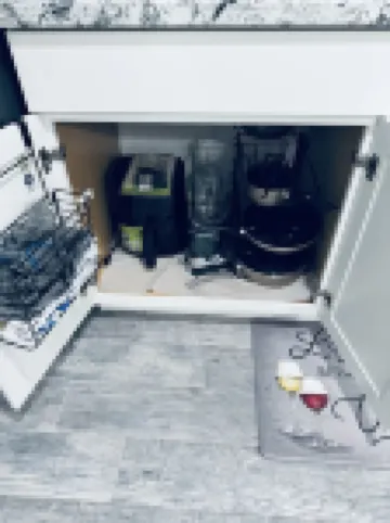 Cozy Guest Suite Studio with Private Entrance. Minutes away from hospitals