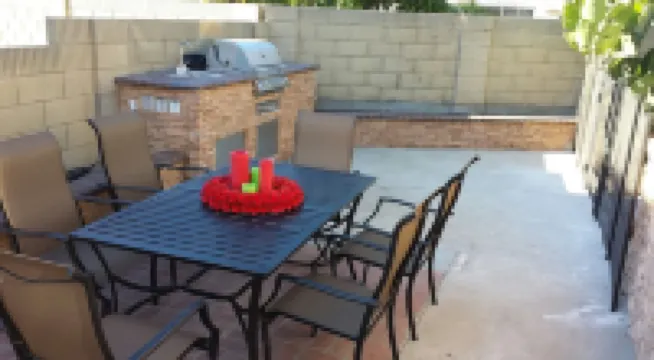 2.5 Miles to Disneyland Luxury 2,850 sq. ft. NEW HEATED POOL/SPA  REG2015-00090