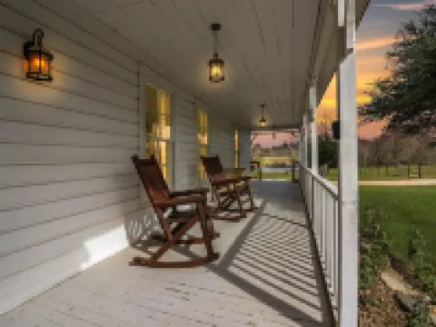 Country Farmhouse close to Texas A&M, wedding venues, & wineries! Hotels in Grimes County
