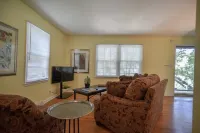 SWEET! near Downtown PWR & LIGHT Westport KUMC Hotel a Kansas City