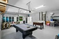 Dunedin Lux 5Br Villa w/Heated Saltwater Pool & Spa, Patio, Putting Green & BBQ