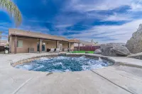 Beautiful Home with Pool & Hot Tub close to National Parks