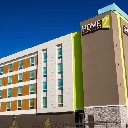 Home2 Suites by Hilton Las Vegas Stadium District Отели рядом с достопримечательностью «Арена «Т-Мобайл»»