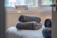 Swanbrook - 2 Bedroom Chalet- Freshwater East - Parkering