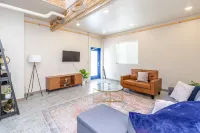 Modern Downtown OKC Loft with private balcony *Downtown OKC *OU MED