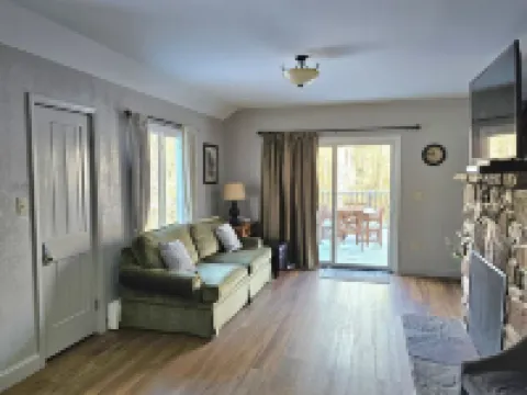 Whiteface Mtn/Wilmington, NY~~Hot Tub, Gas Fireplace, 2 Minutes to Whiteface!!