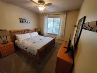 Roslyn Pines: Hot Tub, Spacious Deck, Dogs Welcome