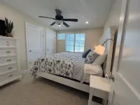 PRIVATE HEATED POOL! 150 Steps to Beach! No property management fees! Hotel a Holmes Beach