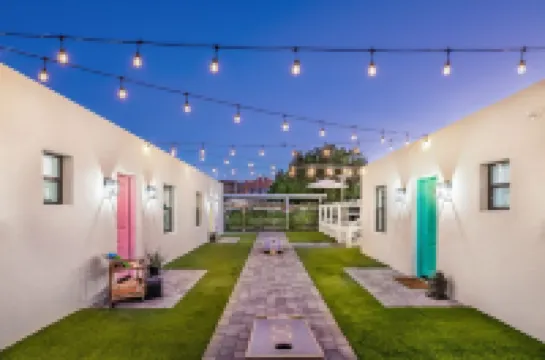 Be in the Heart Of Chandler, Walking Distance to Golf, Shops, Resturants, & More