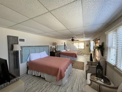 Peaceful vacation very close to The Landing!!