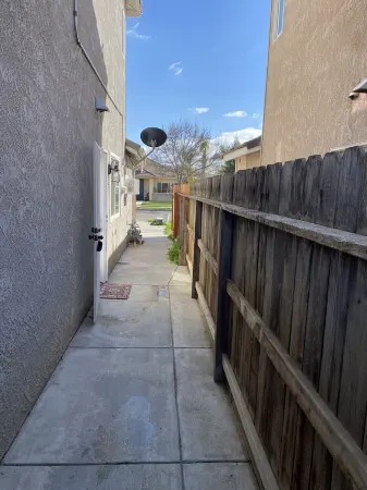 Spacious Modern Studio with a private entrance nearby Sequoia N Park