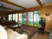 500' Lakeshore, 2 Docks, Sand Beach, Sleeps 10, A/C, Pontoon Boat for Rent Hotels in Hunter